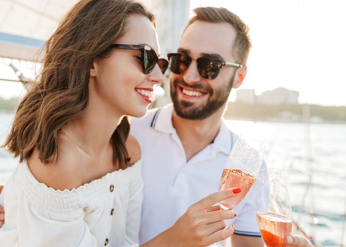 Dating During the Holidays: 10 Tips to Find Love This Season