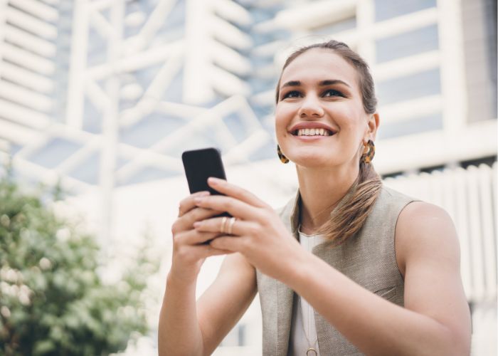 How to Casually Flirt Over Text Without Overthinking It