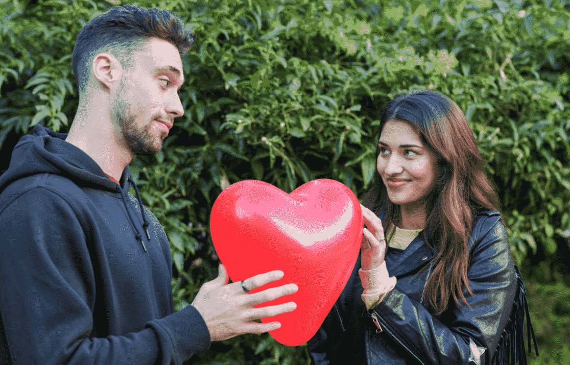 4 Ways to Show Affection in a Relationship That'll Keep the Spark Alive