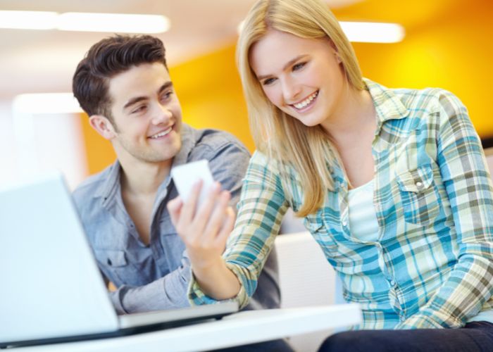 12 Signs That Someone Likes You But Is Hiding It In Public