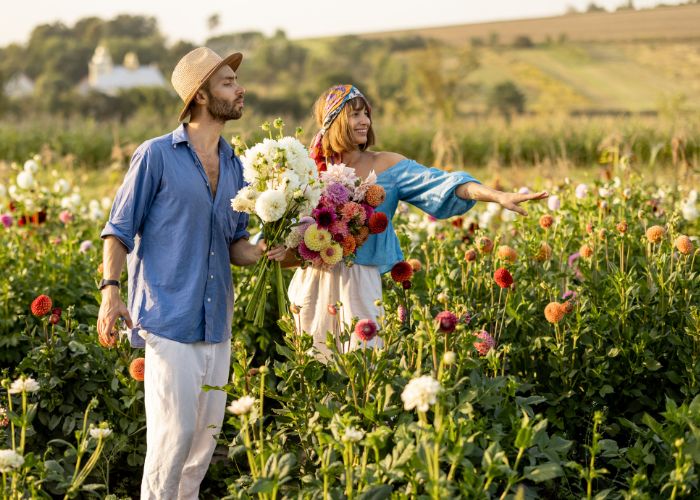 Flower-Picking Date Ideas for a Romantic Day Outdoors