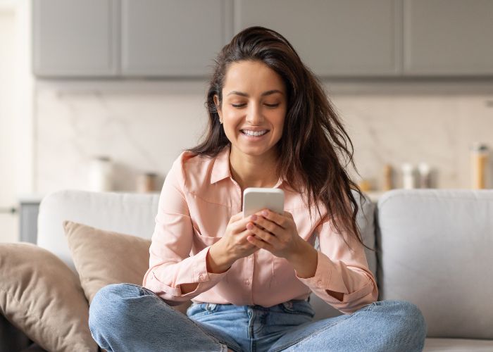 10 Rules of Texting When Dating That Keep Interest Strong