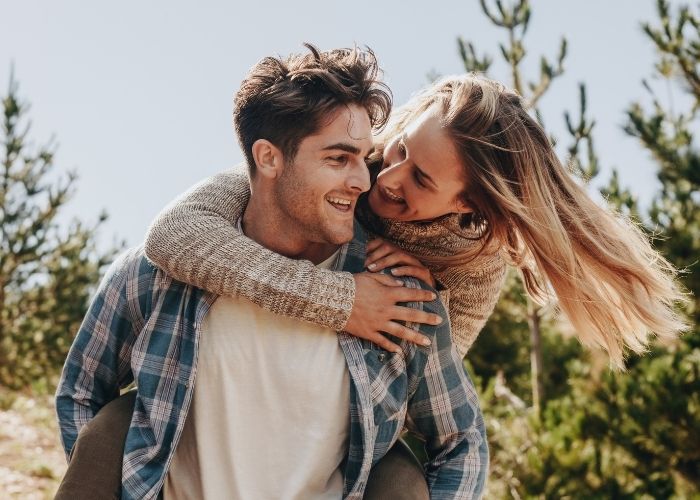 How to Be a Better Girlfriend in a Relationship That Lasts